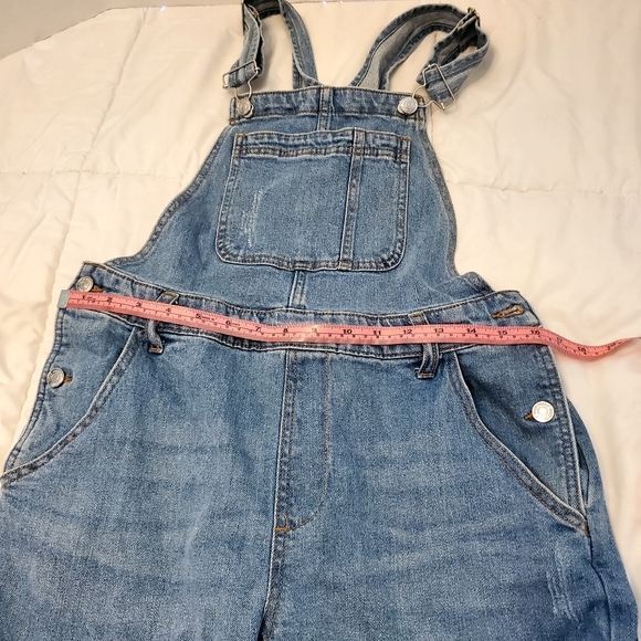 Wild Fable Women’s Overalls Distressed Demin. Size M - Picture 2 of 9